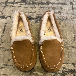 Great condition Ugg slippers (worn once) size 7